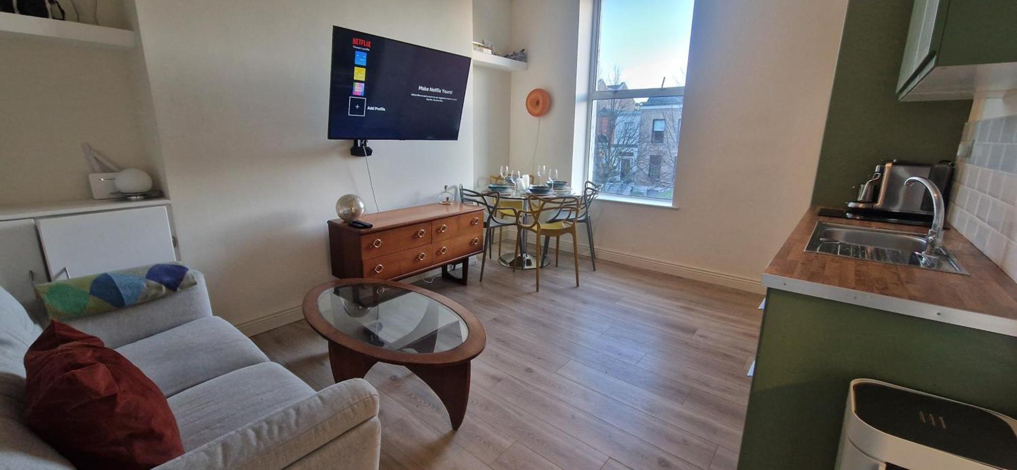 Cosy 1bd In Refurbed Victorian House Heart Of D6 * Dublin
